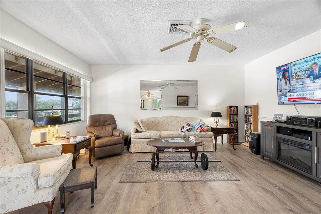 En Venta: $159,000 (2 camas, 2 baños, 925 Pies cuadrados)