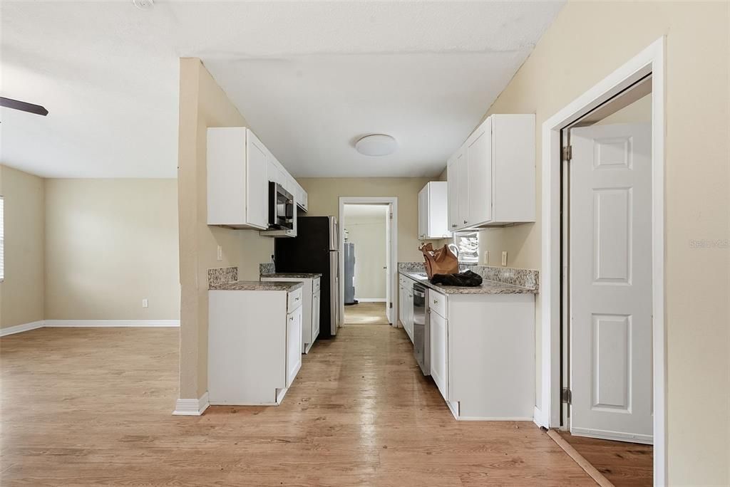 En Venta: $259,900 (3 camas, 1 baños, 1379 Pies cuadrados)