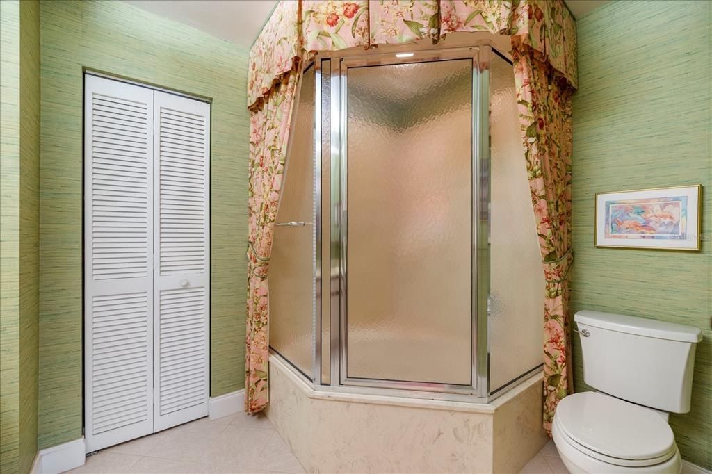 For Sale: $234,900 (2 beds, 2 baths, 1254 Square Feet)