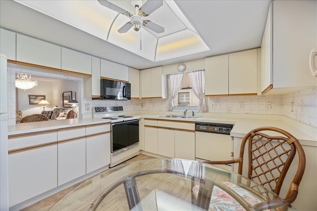 For Sale: $234,900 (2 beds, 2 baths, 1254 Square Feet)