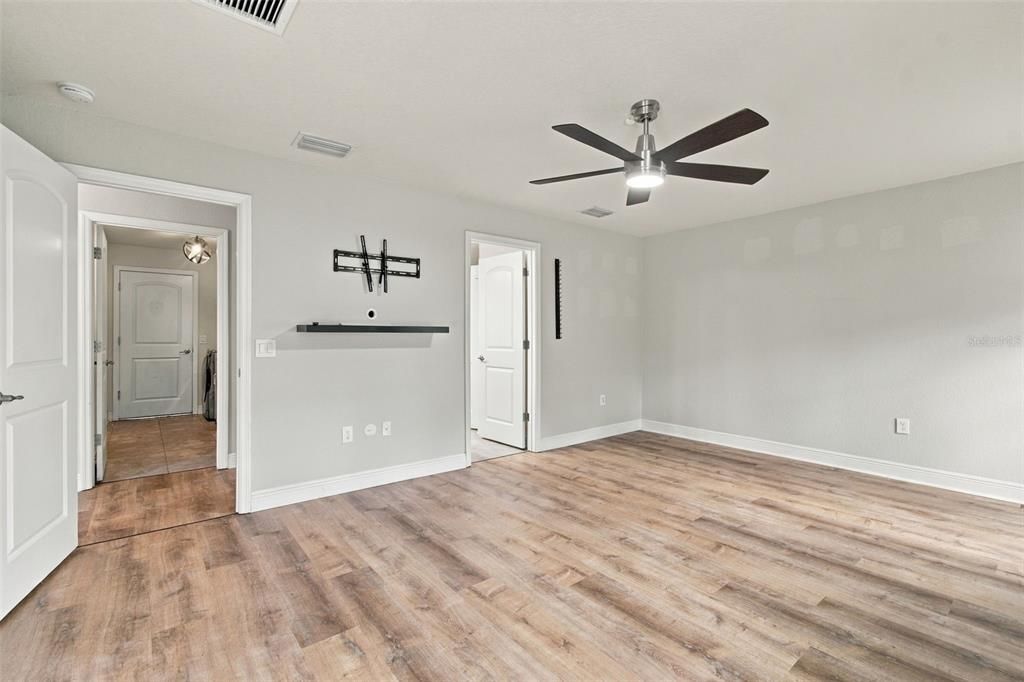 For Sale: $460,000 (4 beds, 2 baths, 2133 Square Feet)