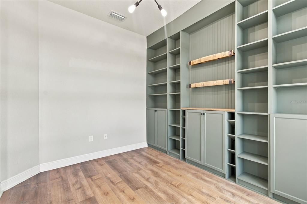 For Sale: $460,000 (4 beds, 2 baths, 2133 Square Feet)