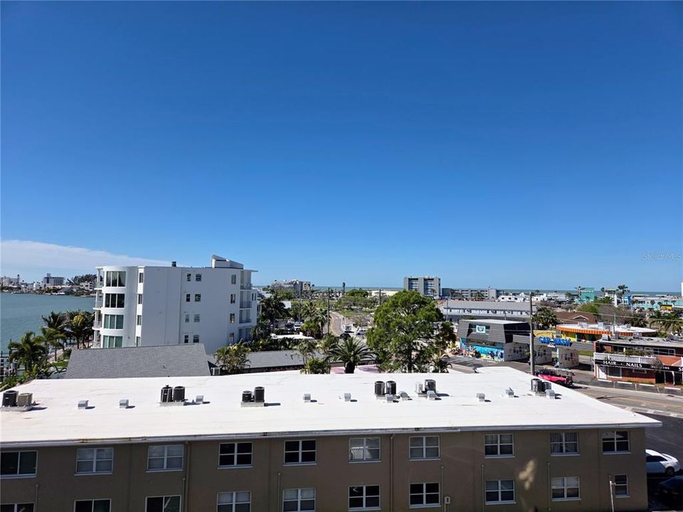 For Rent: $2,600 (1 beds, 1 baths, 860 Square Feet)