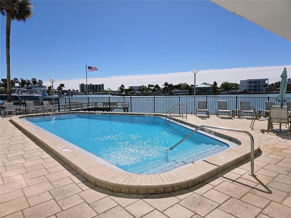 For Rent: $2,600 (1 beds, 1 baths, 860 Square Feet)