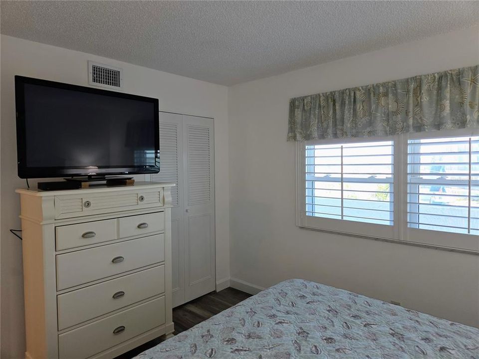 For Rent: $2,600 (1 beds, 1 baths, 860 Square Feet)
