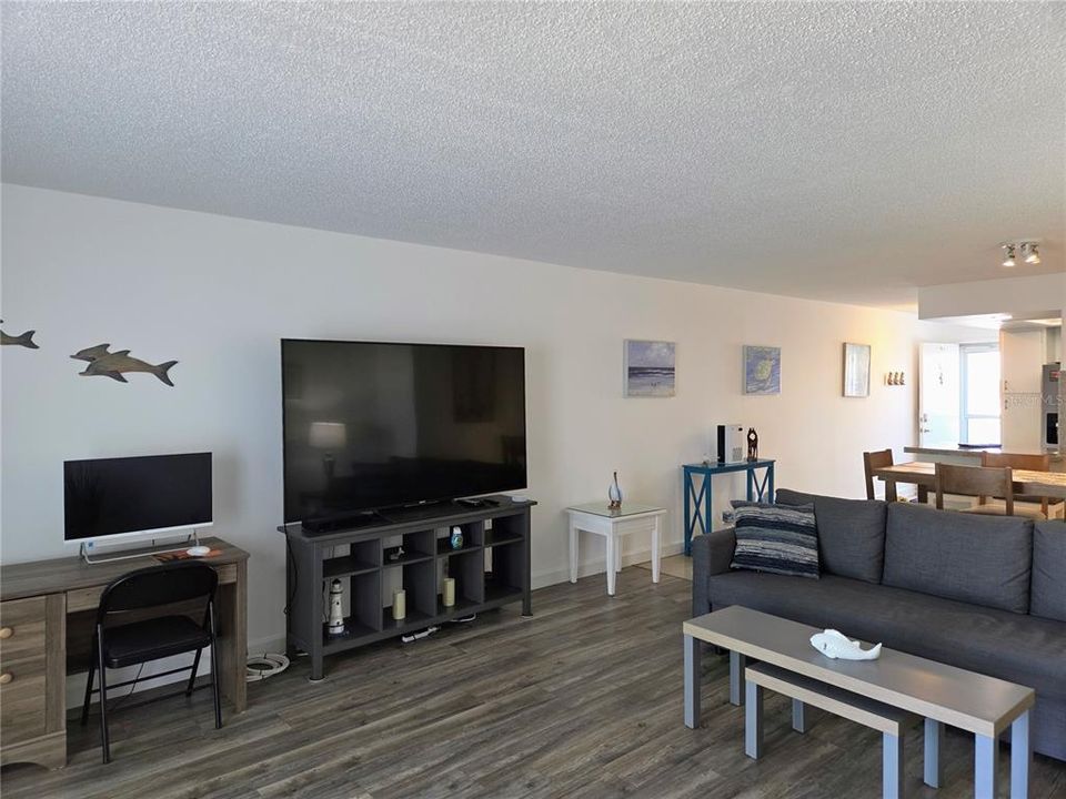 For Rent: $2,600 (1 beds, 1 baths, 860 Square Feet)