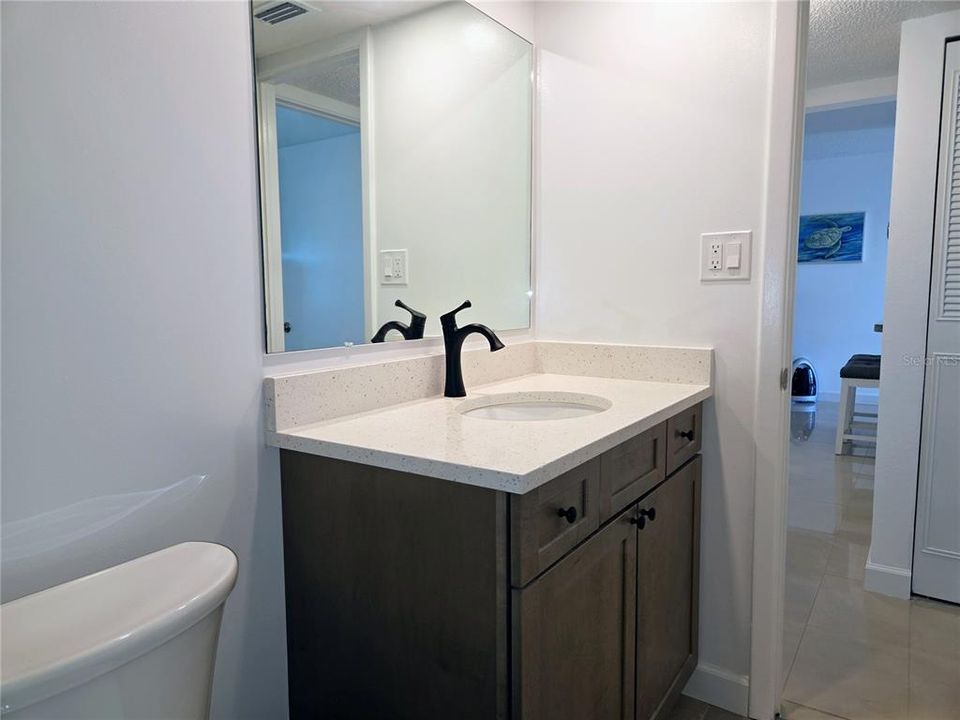 For Rent: $2,600 (1 beds, 1 baths, 860 Square Feet)