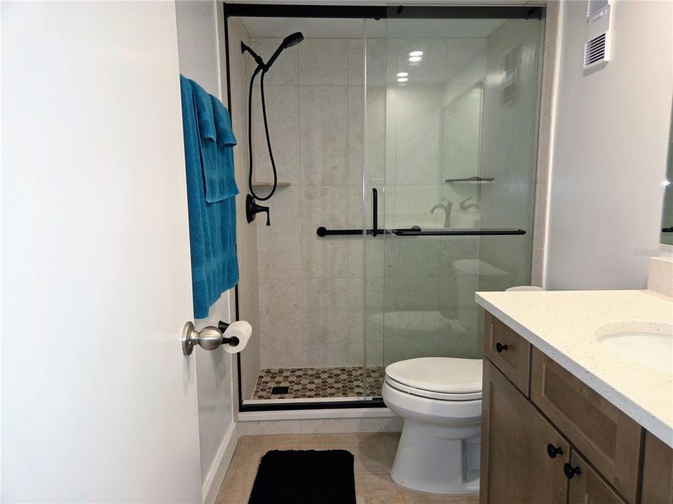 For Rent: $2,600 (1 beds, 1 baths, 860 Square Feet)