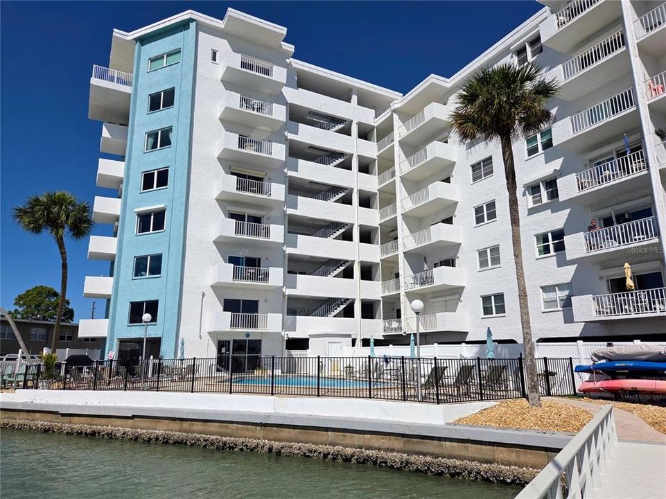 For Rent: $2,600 (1 beds, 1 baths, 860 Square Feet)
