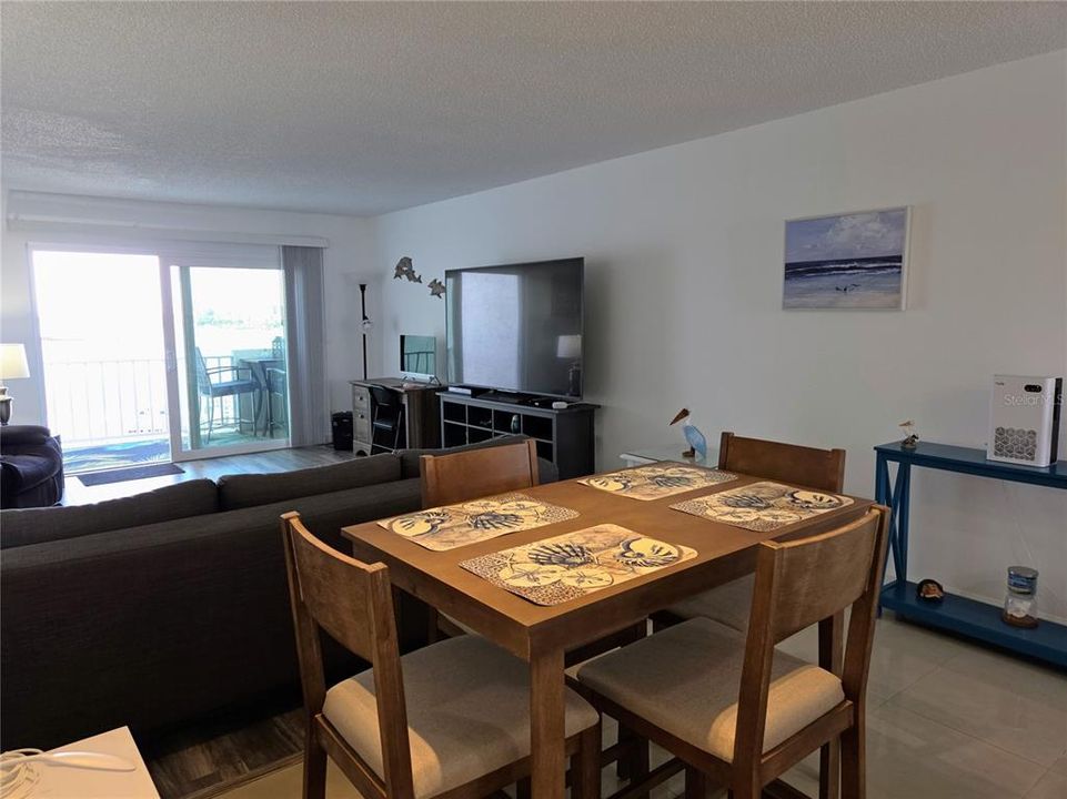 For Rent: $2,600 (1 beds, 1 baths, 860 Square Feet)