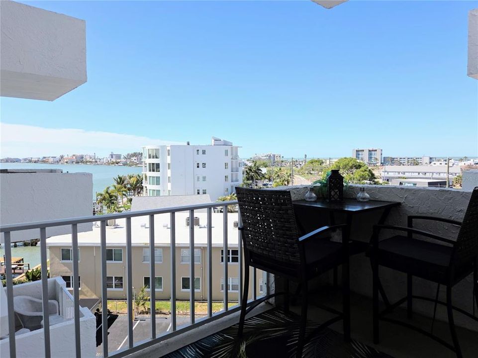For Rent: $2,600 (1 beds, 1 baths, 860 Square Feet)