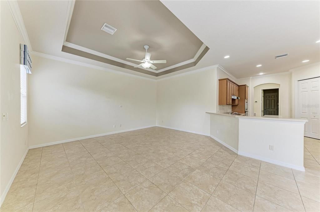 En Venta: $599,999 (4 camas, 2 baños, 2425 Pies cuadrados)