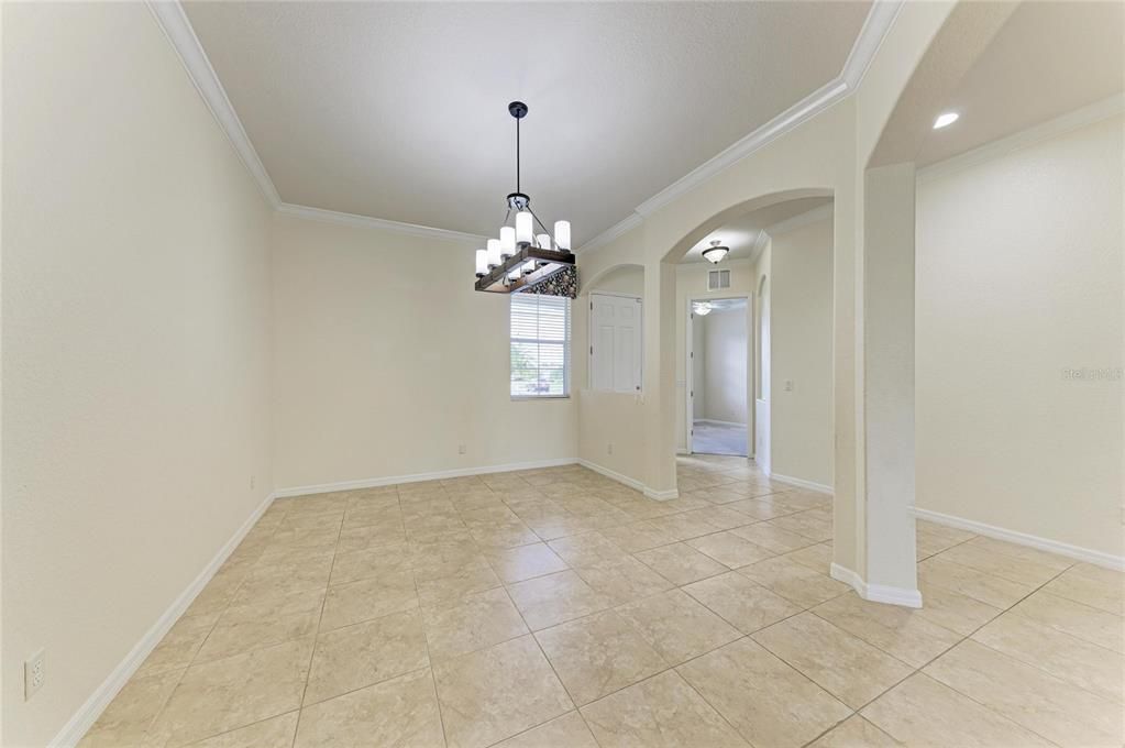 En Venta: $599,999 (4 camas, 2 baños, 2425 Pies cuadrados)