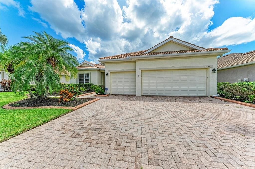 En Venta: $599,999 (4 camas, 2 baños, 2425 Pies cuadrados)