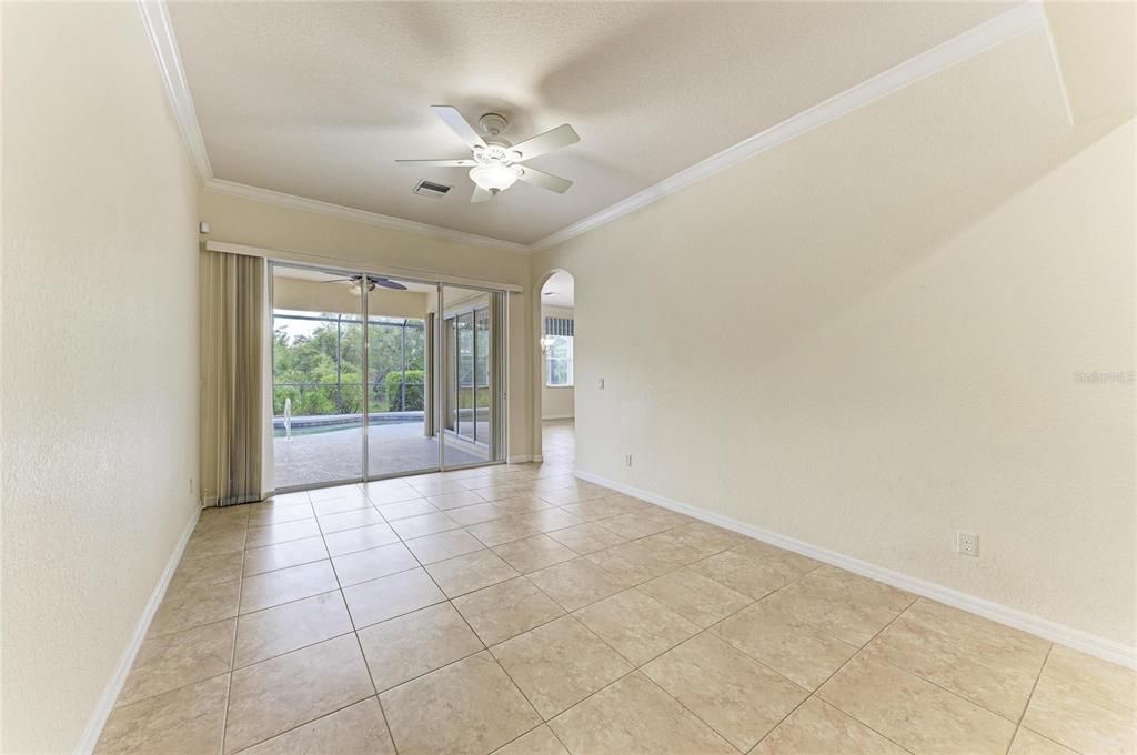 En Venta: $599,999 (4 camas, 2 baños, 2425 Pies cuadrados)