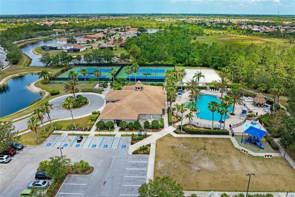 En Venta: $599,999 (4 camas, 2 baños, 2425 Pies cuadrados)