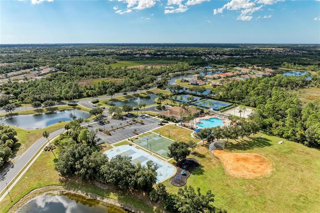 En Venta: $599,999 (4 camas, 2 baños, 2425 Pies cuadrados)