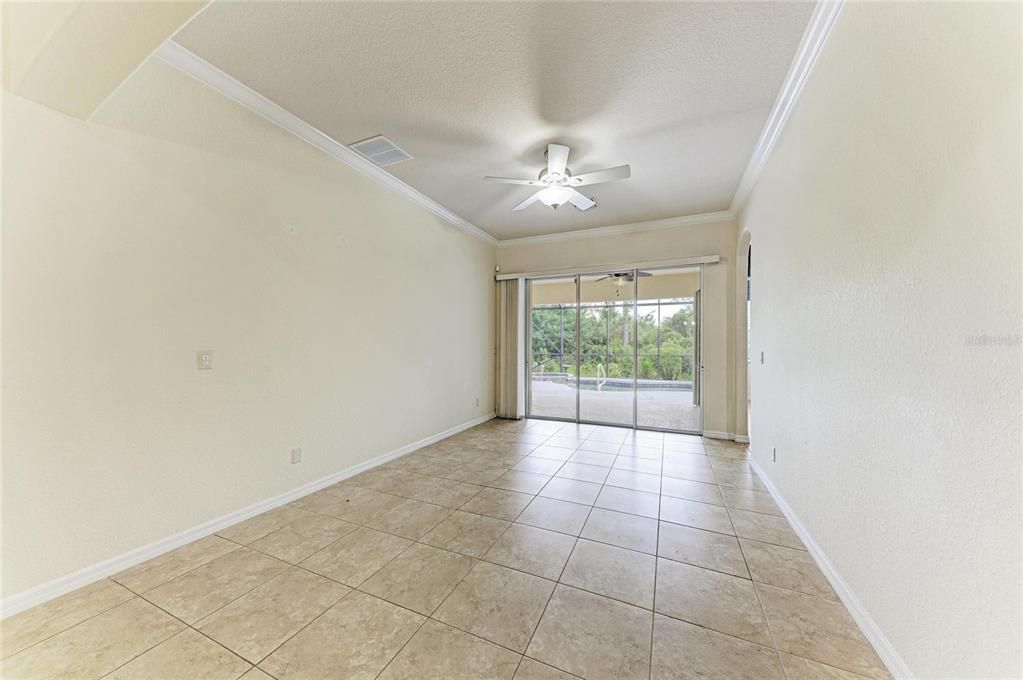 En Venta: $599,999 (4 camas, 2 baños, 2425 Pies cuadrados)