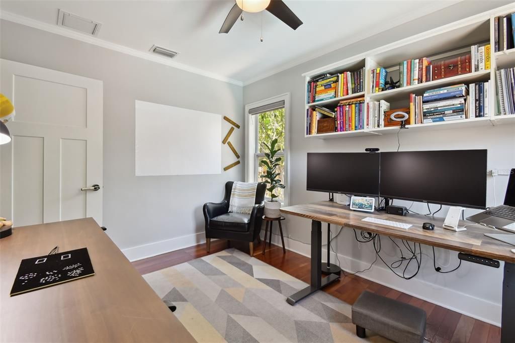 For Rent: $3,950 (2 beds, 1 baths, 1231 Square Feet)