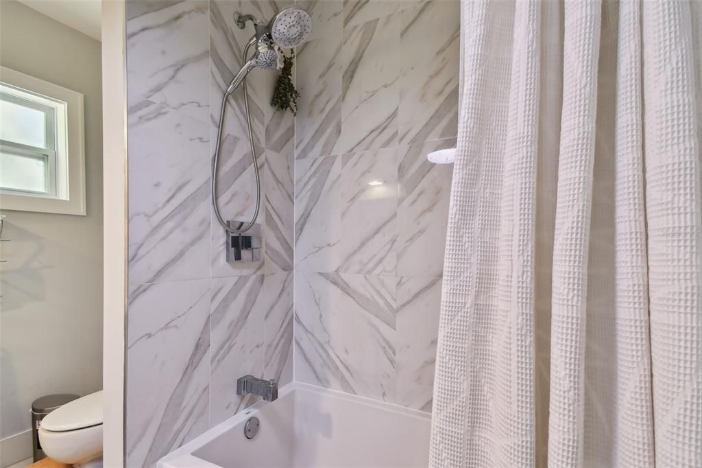 For Rent: $3,950 (2 beds, 1 baths, 1231 Square Feet)