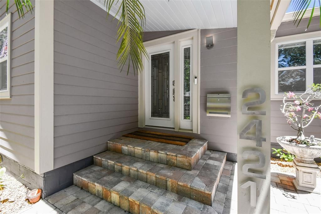 For Rent: $3,950 (2 beds, 1 baths, 1231 Square Feet)