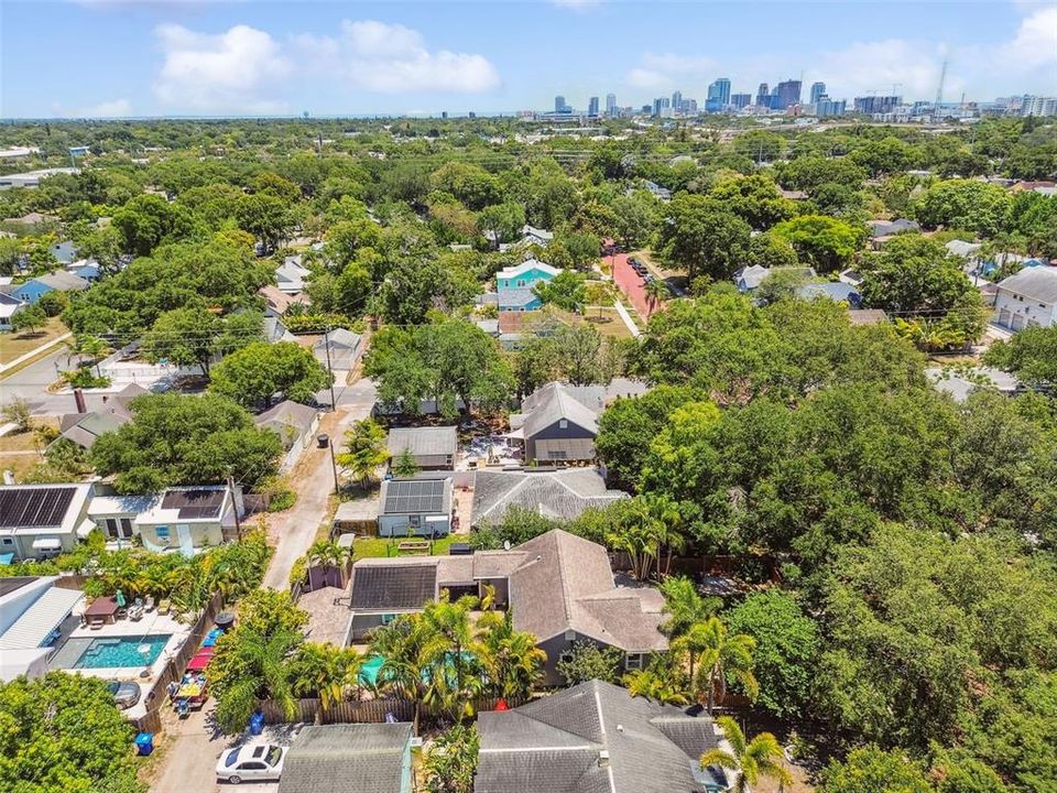 For Rent: $3,950 (2 beds, 1 baths, 1231 Square Feet)