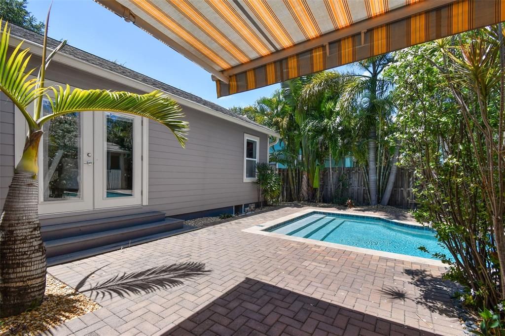 For Rent: $3,950 (2 beds, 1 baths, 1231 Square Feet)
