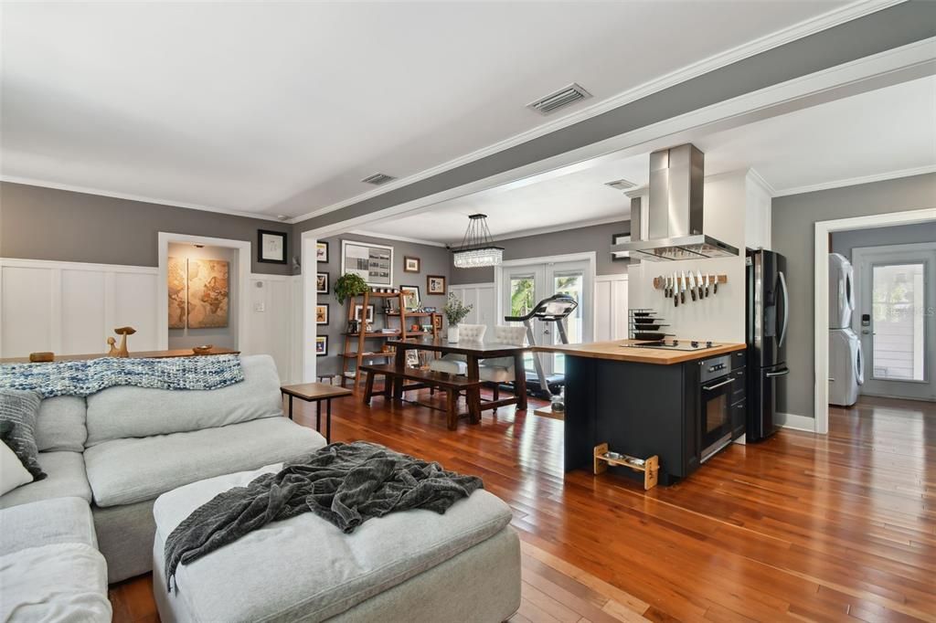 For Rent: $3,950 (2 beds, 1 baths, 1231 Square Feet)
