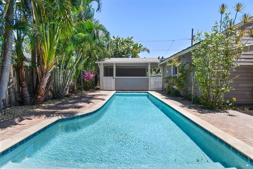 For Rent: $3,950 (2 beds, 1 baths, 1231 Square Feet)