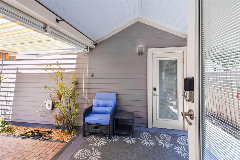 For Rent: $3,950 (2 beds, 1 baths, 1231 Square Feet)