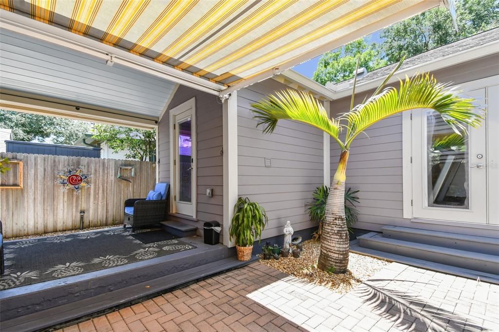 For Rent: $3,950 (2 beds, 1 baths, 1231 Square Feet)