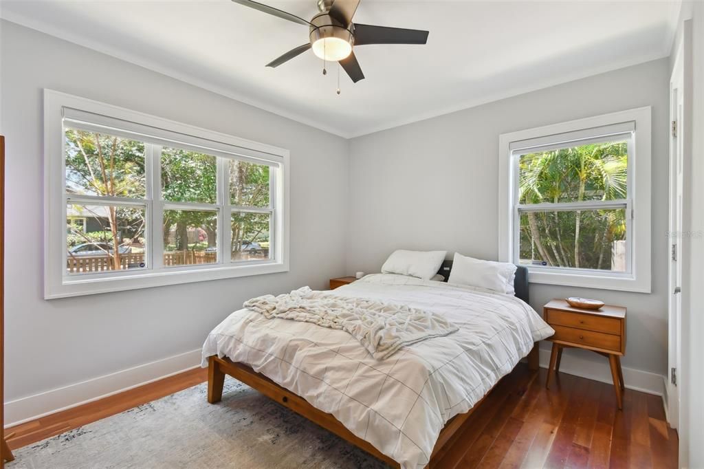 For Rent: $3,950 (2 beds, 1 baths, 1231 Square Feet)