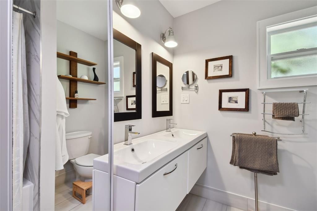 For Rent: $3,950 (2 beds, 1 baths, 1231 Square Feet)
