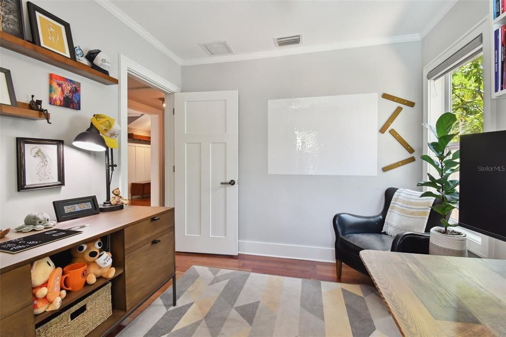 For Rent: $3,950 (2 beds, 1 baths, 1231 Square Feet)