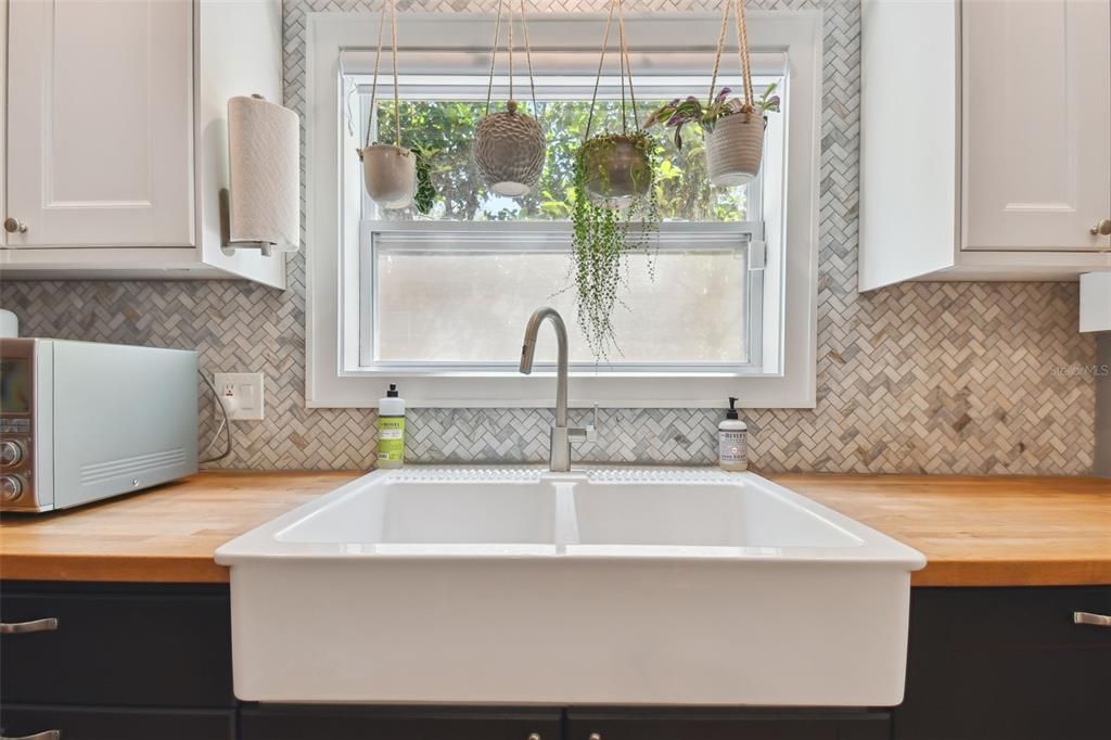 For Rent: $3,950 (2 beds, 1 baths, 1231 Square Feet)