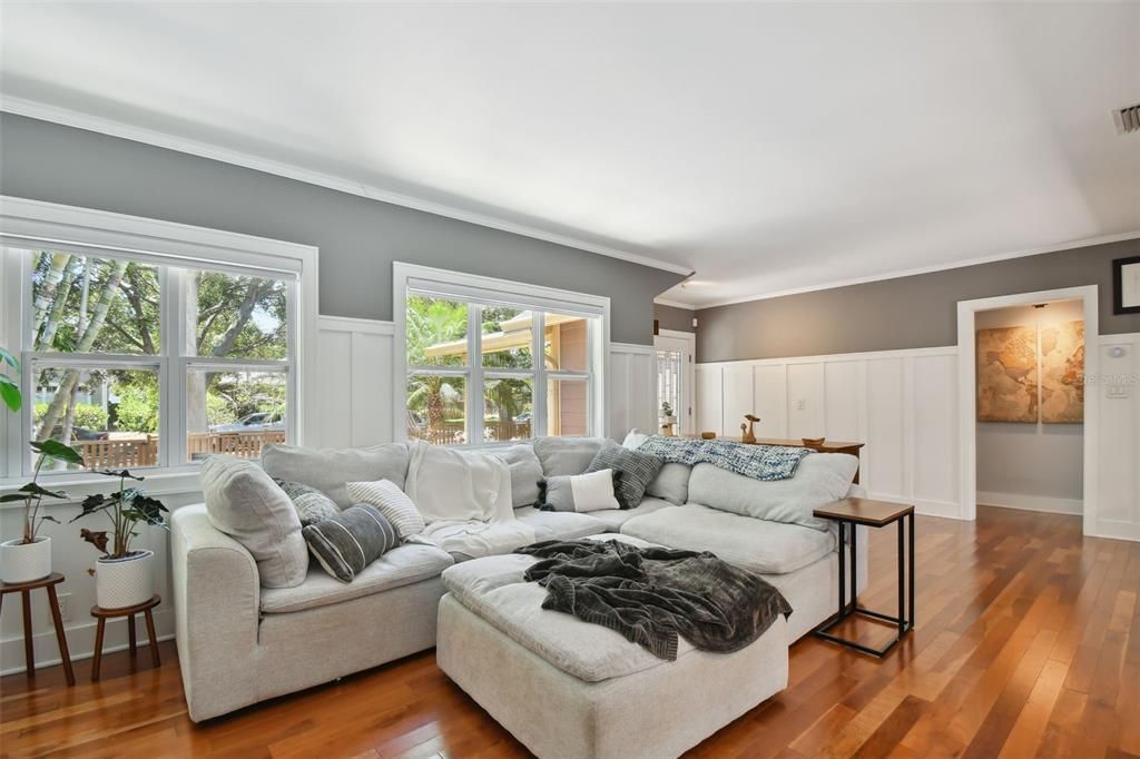For Rent: $3,950 (2 beds, 1 baths, 1231 Square Feet)