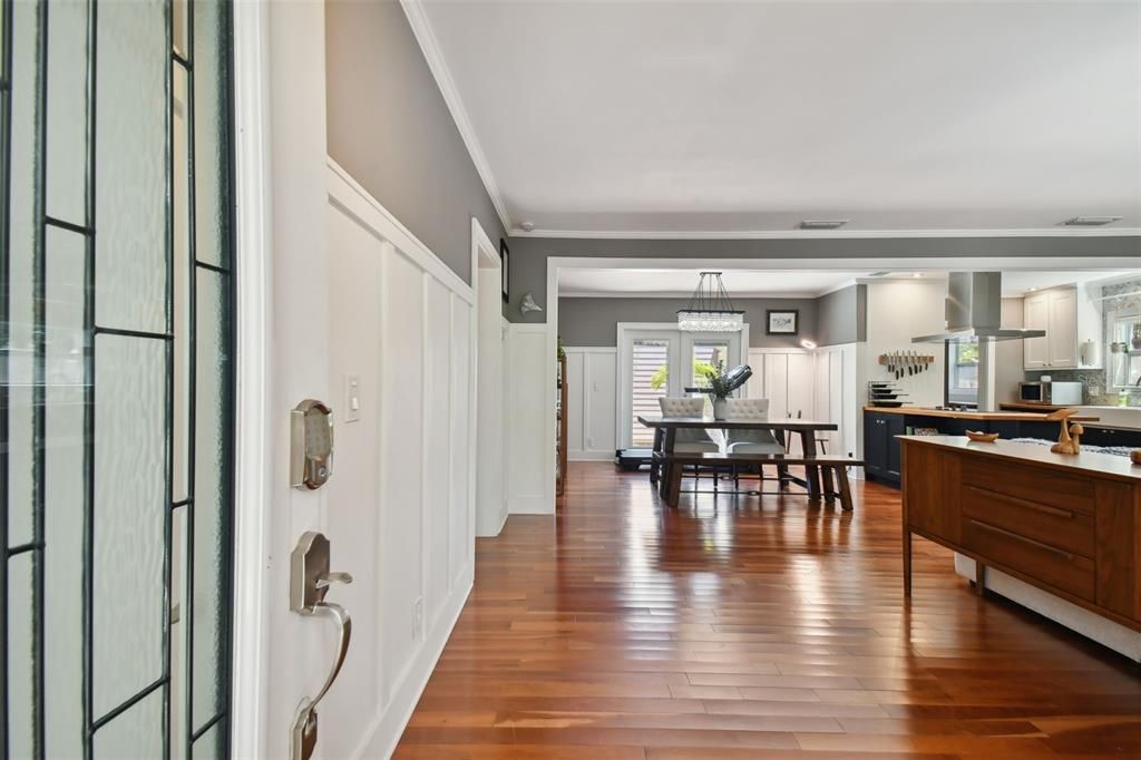 For Rent: $3,950 (2 beds, 1 baths, 1231 Square Feet)