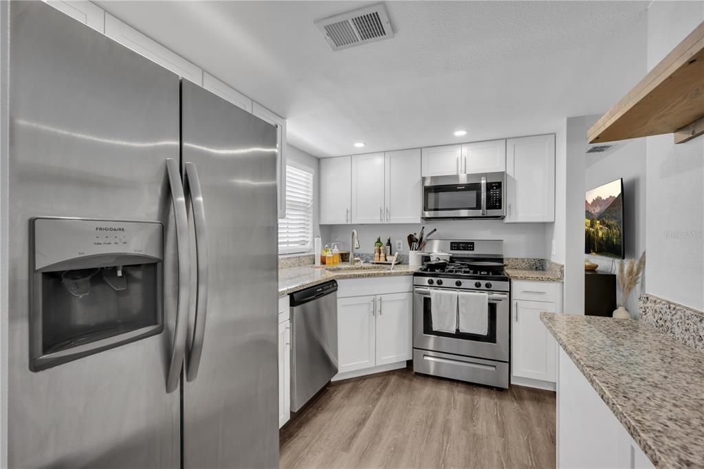 For Rent: $2,700 (2 beds, 2 baths, 1412 Square Feet)