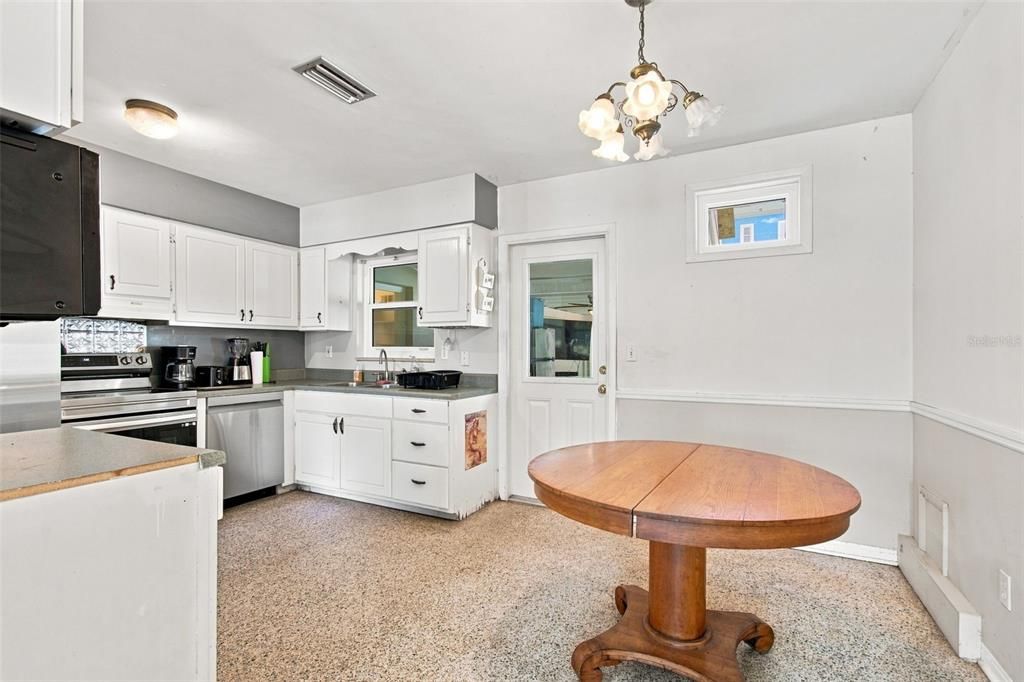 Activo con contrato: $495,000 (3 camas, 1 baños, 1277 Pies cuadrados)