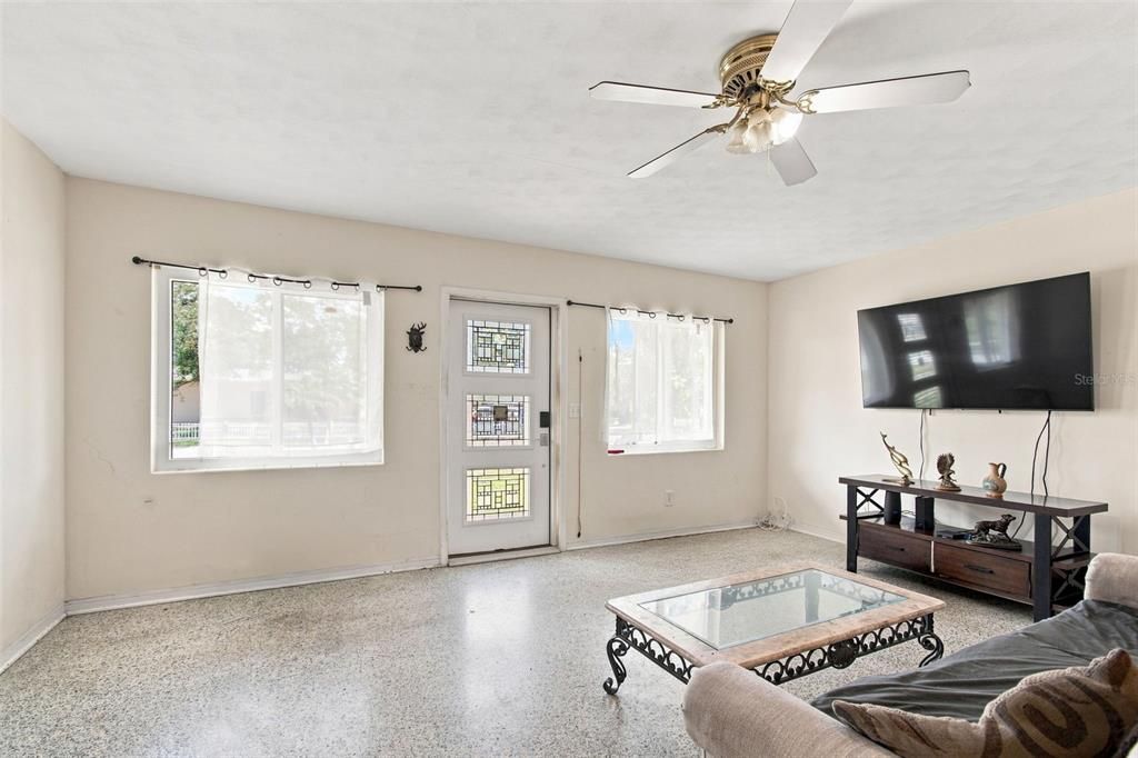 Activo con contrato: $495,000 (3 camas, 1 baños, 1277 Pies cuadrados)
