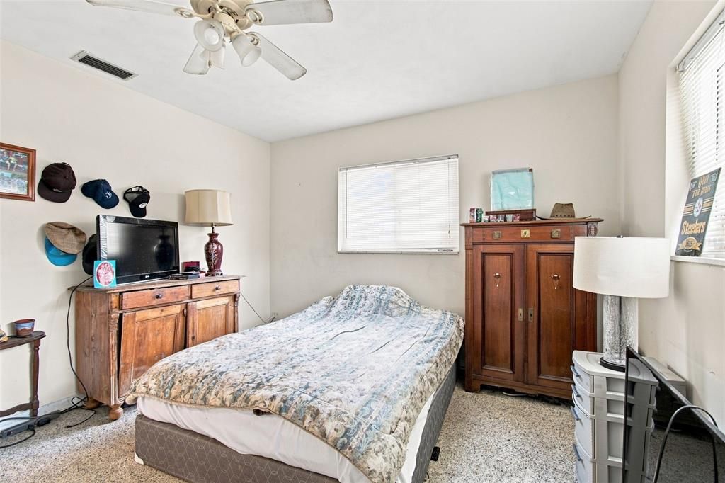 Activo con contrato: $495,000 (3 camas, 1 baños, 1277 Pies cuadrados)