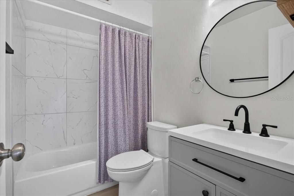 На продажу: $214,999 (2 спален, 2 ванн, 1051 Квадратных фут)