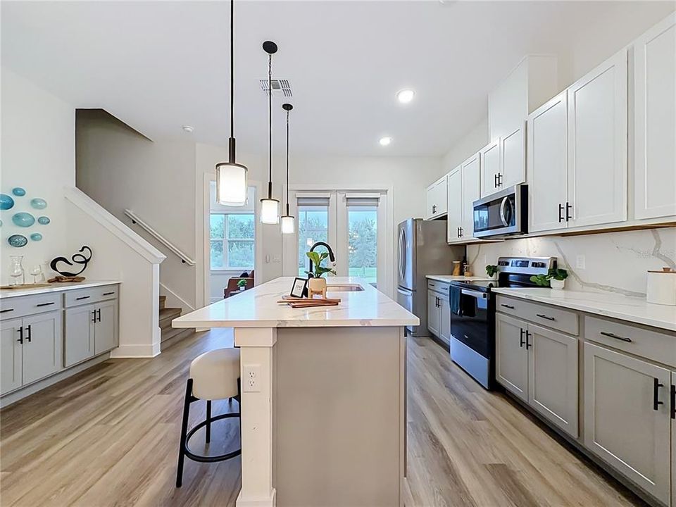 En Venta: $469,000 (3 camas, 3 baños, 1940 Pies cuadrados)