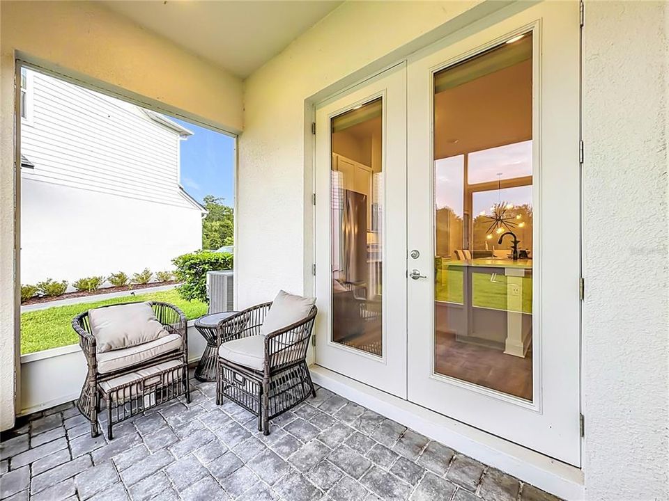 En Venta: $469,000 (3 camas, 3 baños, 1940 Pies cuadrados)