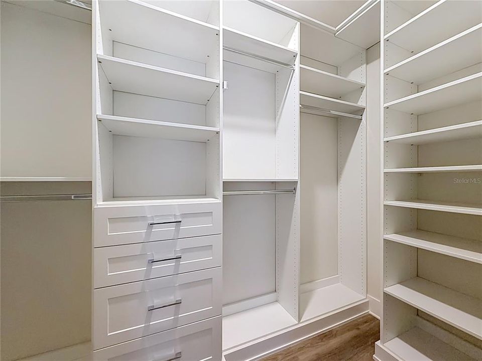 En Venta: $469,000 (3 camas, 3 baños, 1940 Pies cuadrados)