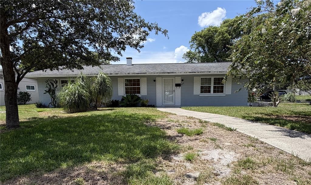 For Rent: $2,095 (3 beds, 2 baths, 1352 Square Feet)