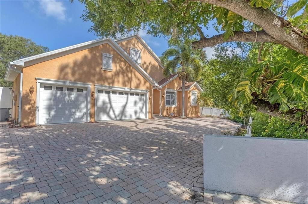 En Venta: $929,000 (4 camas, 4 baños, 3330 Pies cuadrados)