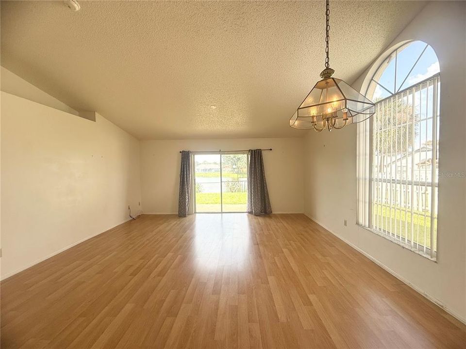 En Venta: $339,000 (3 camas, 2 baños, 1410 Pies cuadrados)