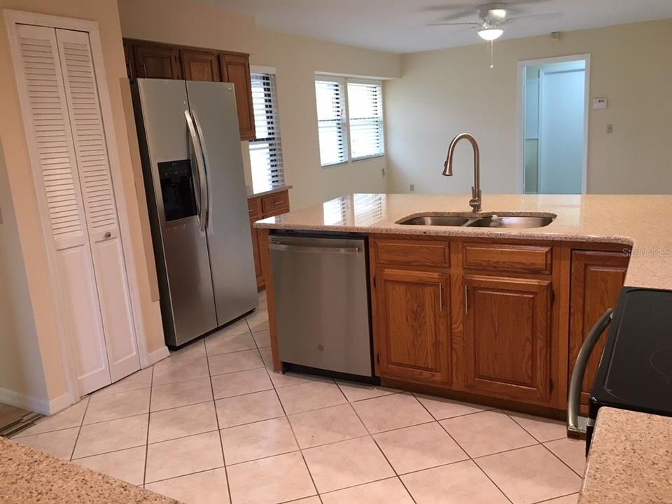 En Renta: $2,600 (3 camas, 2 baños, 1981 Pies cuadrados)