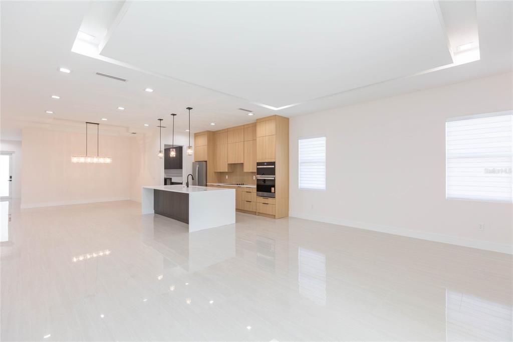 En Venta: $745,000 (4 camas, 3 baños, 2388 Pies cuadrados)